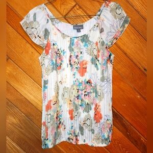 Roz & Ali small pleated flutter sleeve floral blouse